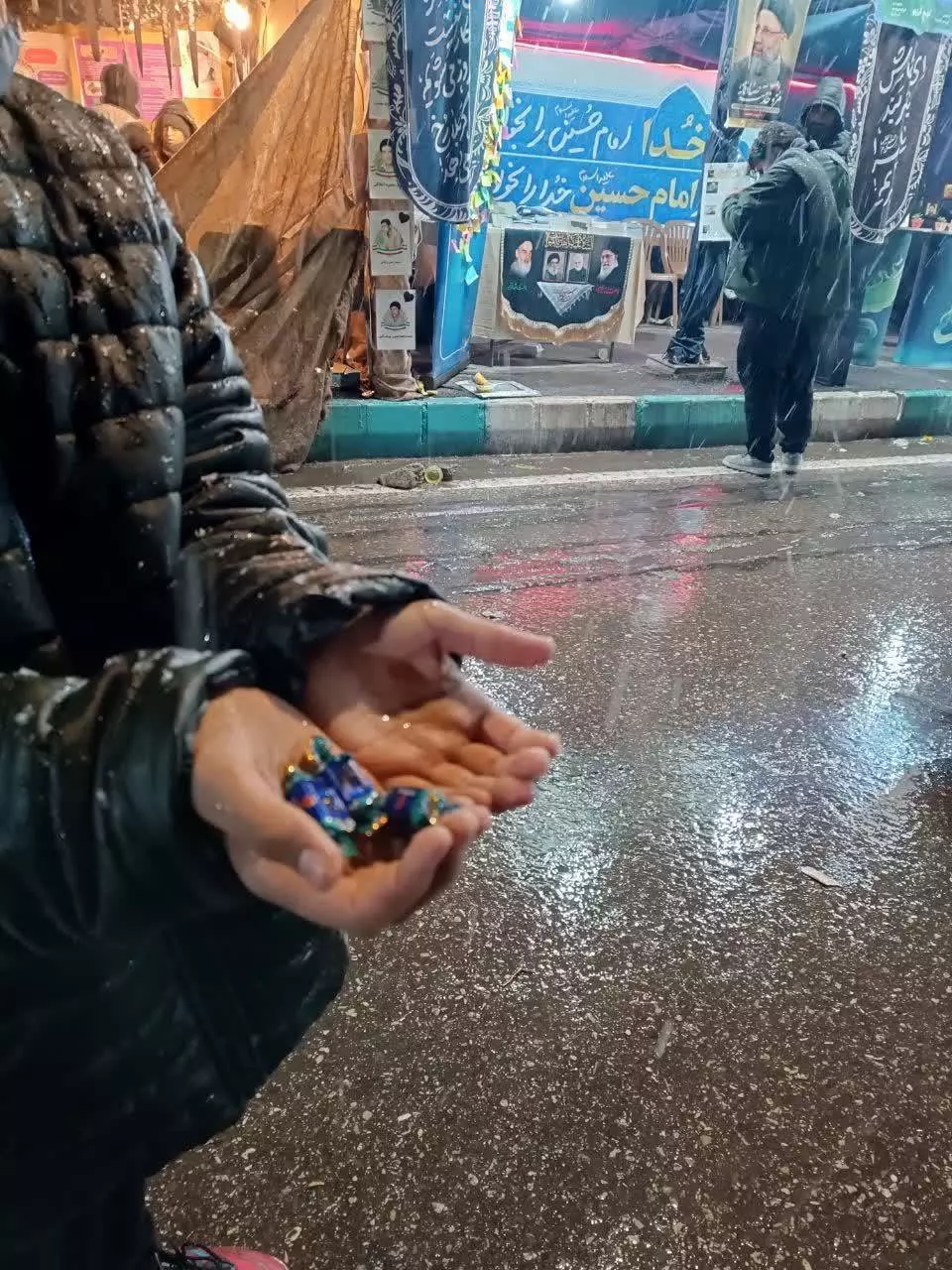دست‌هایش