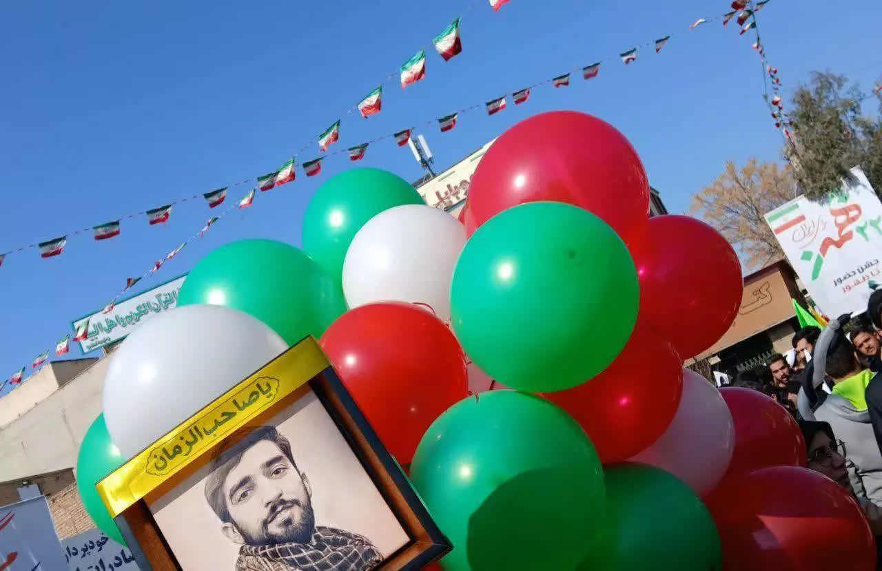 انقلاب فقط مال آخوندها نیست...