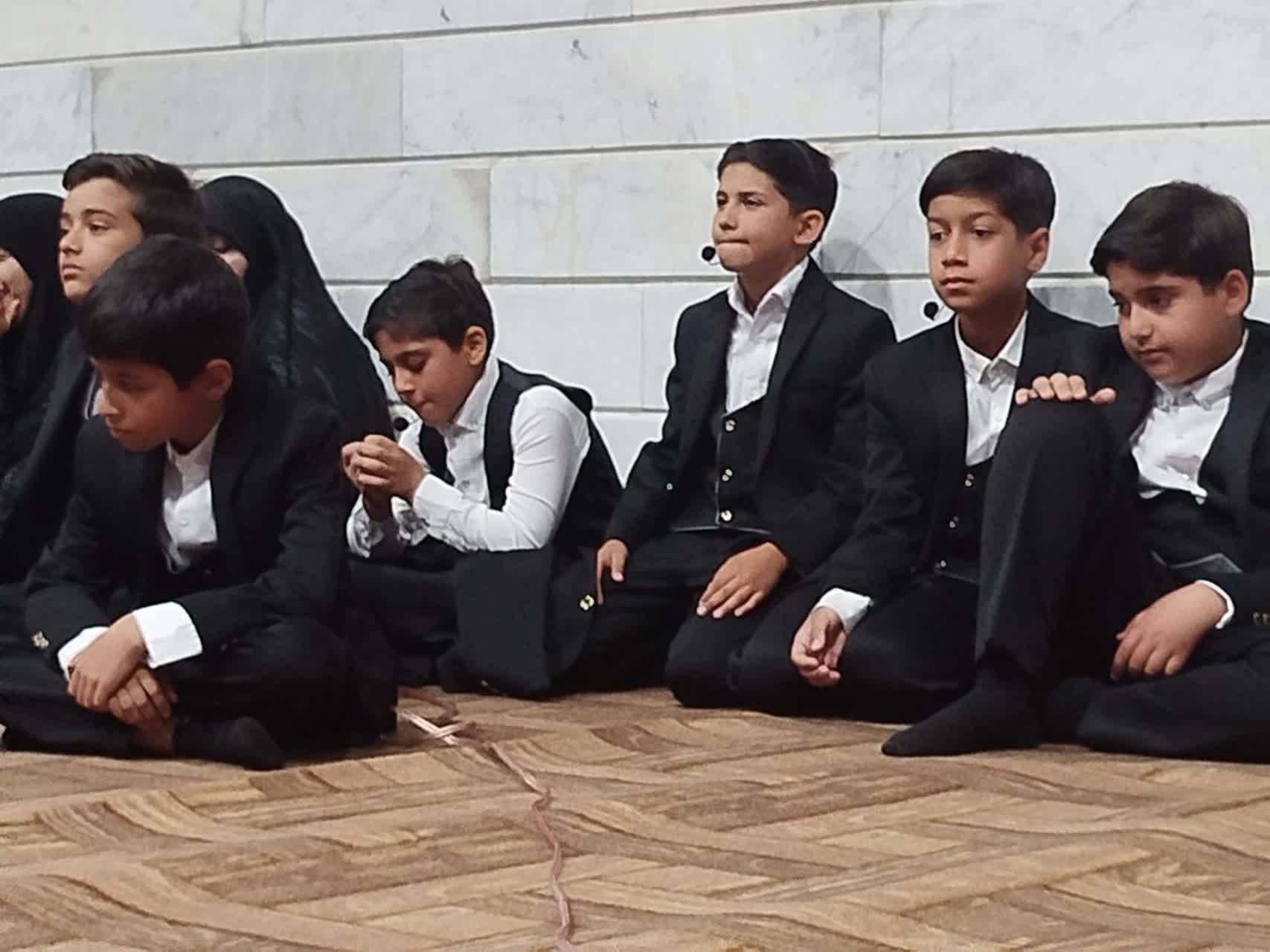 خادم؟ حاضر!